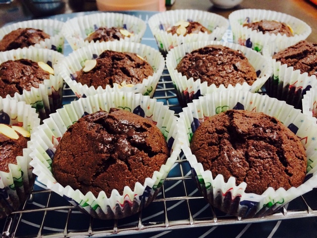 超润巧克力纸杯蛋糕（非常适合裱花、盖糖皮的cupcake方子）