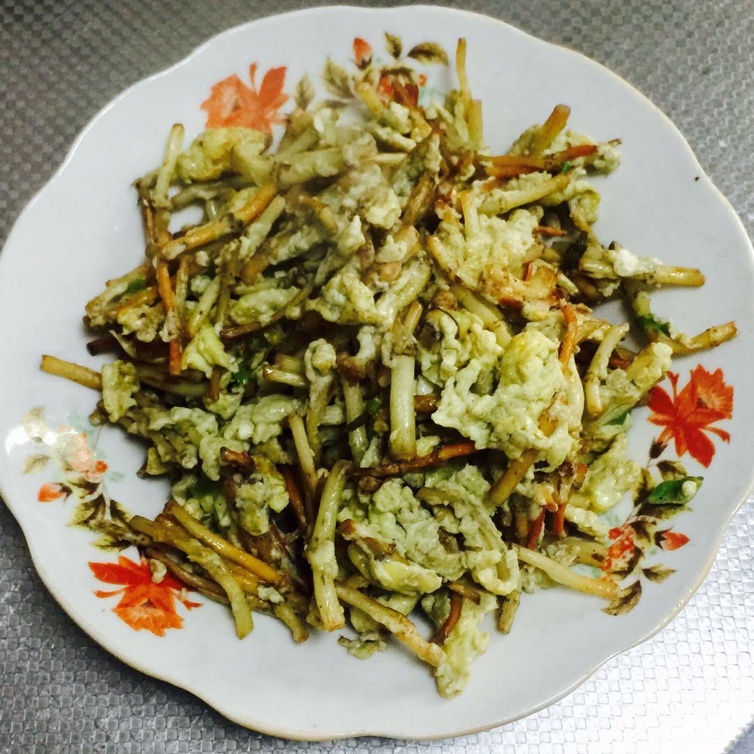 俺是猴子派来滴救兵做的鱼腥草炒鸡蛋