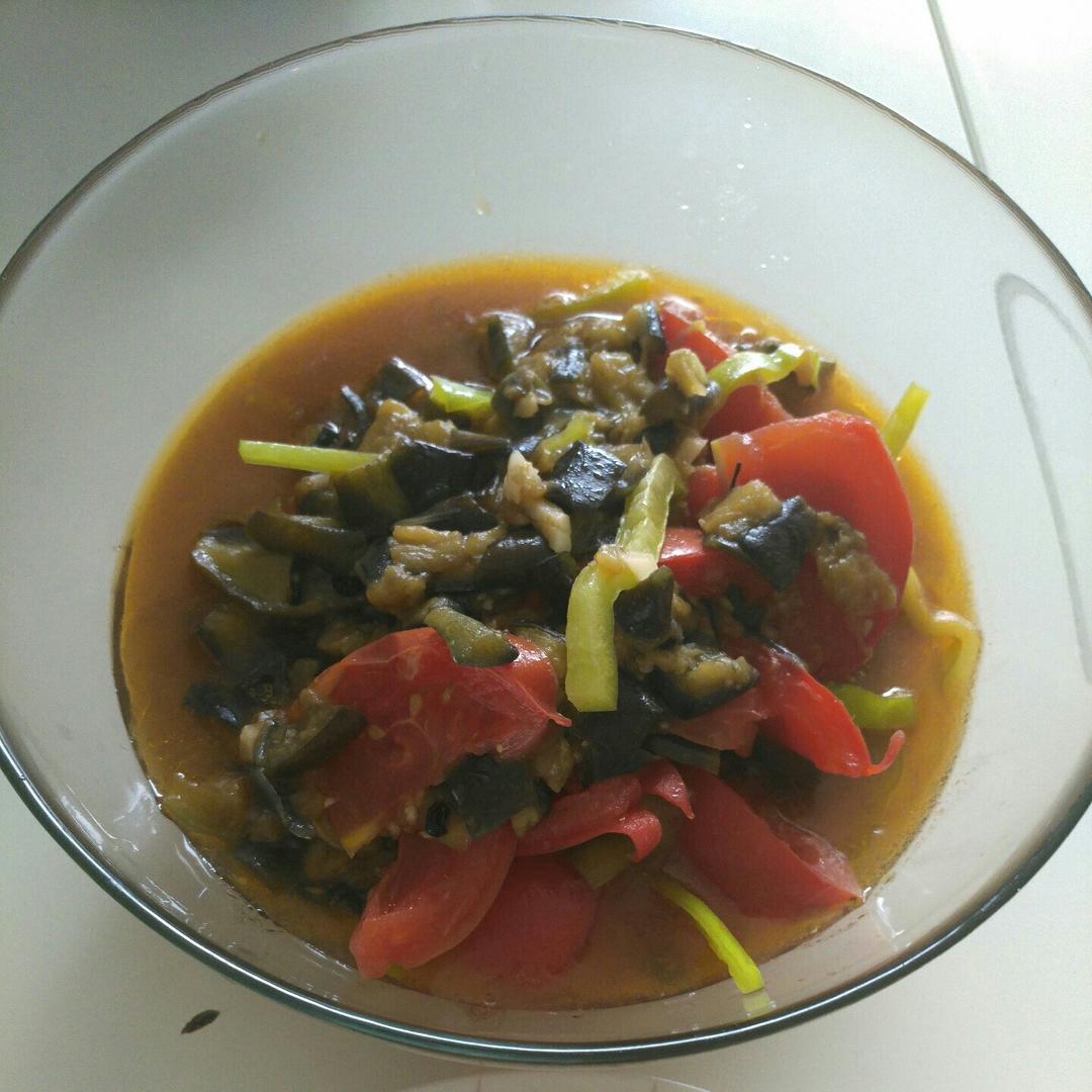西红柿尖椒炒茄子