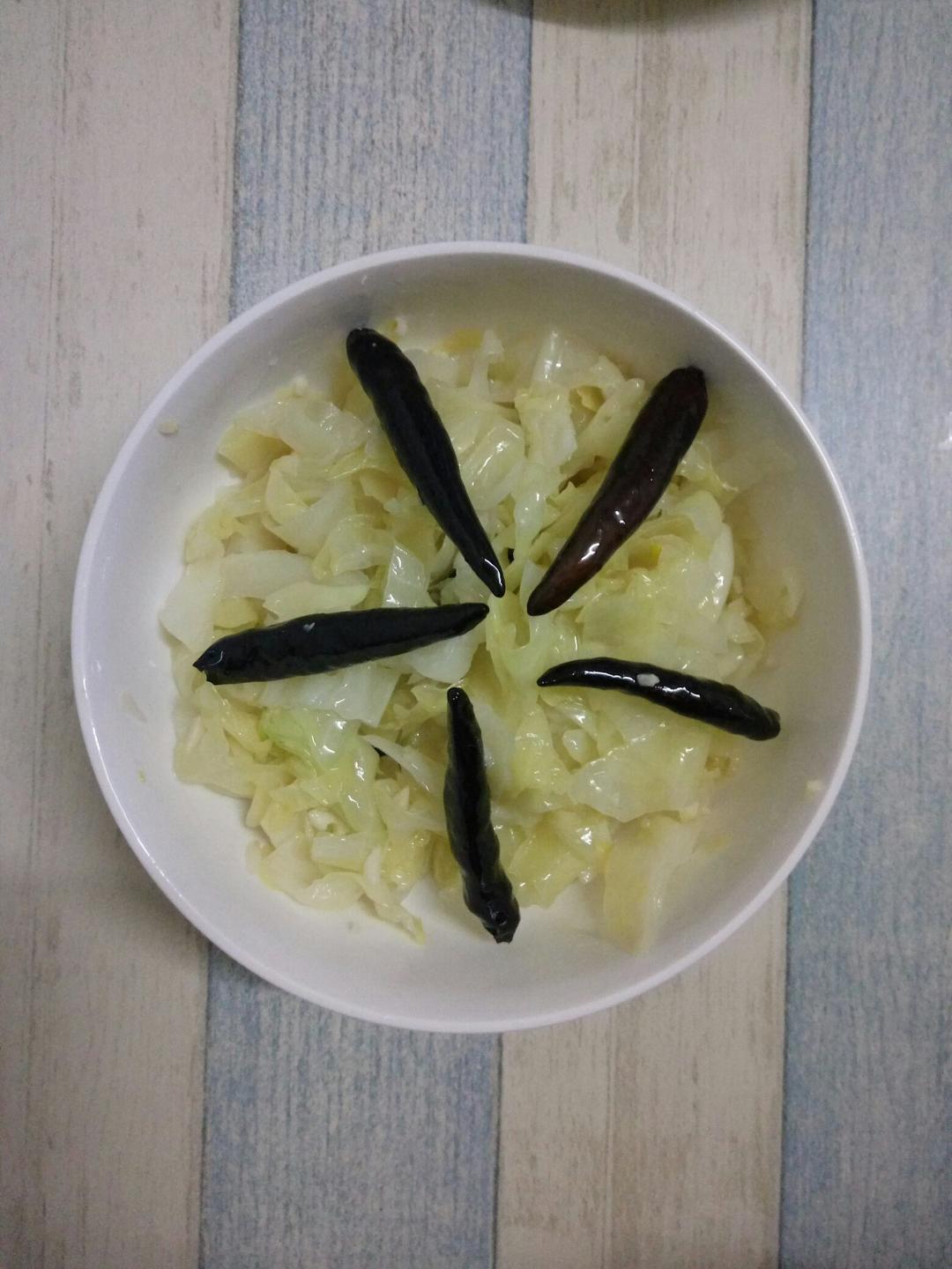炝拌香辣甘蓝丝