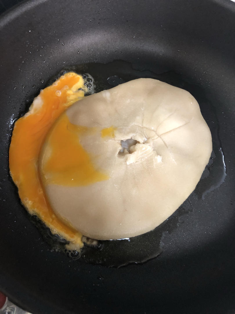 张张都鼓大泡的鸡蛋灌饼这样做不鼓大泡都难