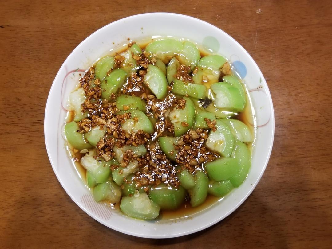 只需要五分钟就可以的美味蒜蓉蒸丝瓜