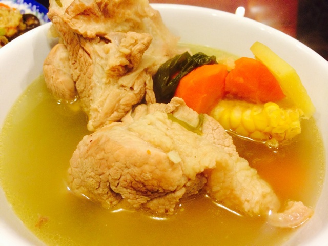 胡萝卜玉米骨头汤