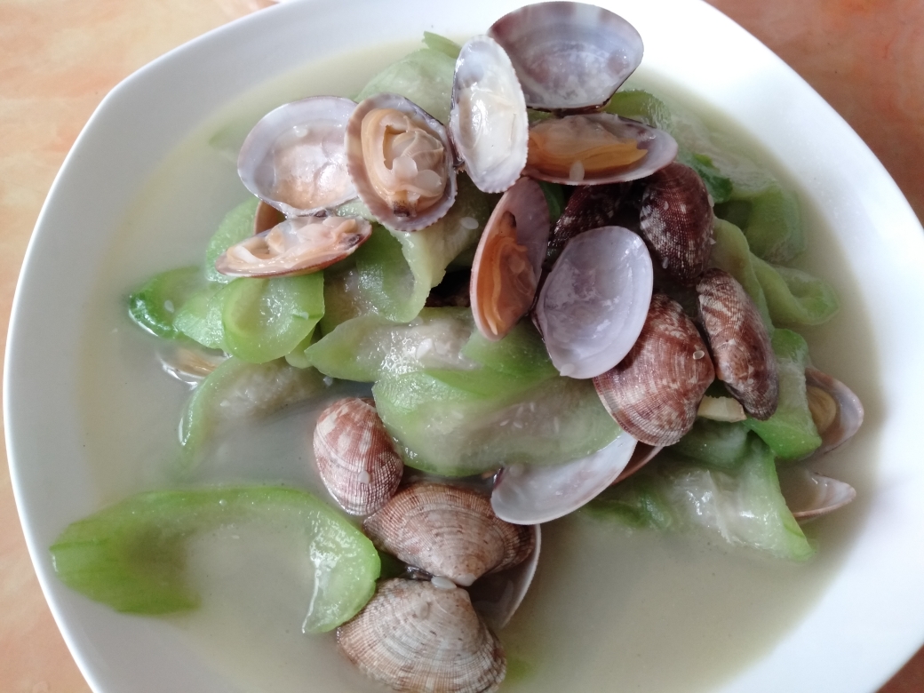 夏季清爽菜品——花蛤炒丝瓜的做法