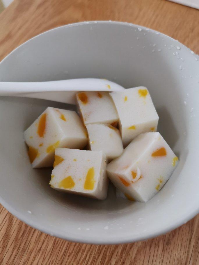 eleven敏做的牛奶芒果布丁(白凉粉简易版)