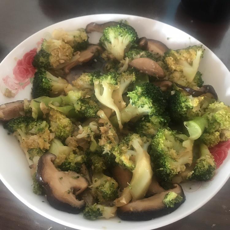 百姓人家——西兰花胡萝卜炒蘑菇