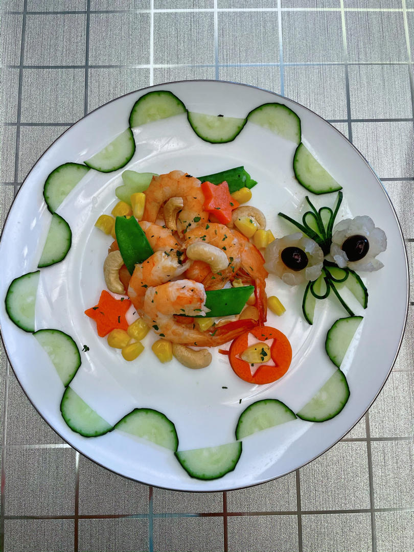 简单美丽的盘饰（5）——拼装花的围边与叶子