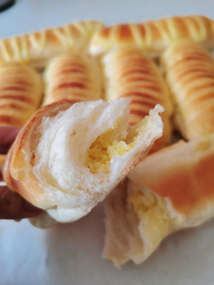 面包房里最受欢迎的毛毛虫面包