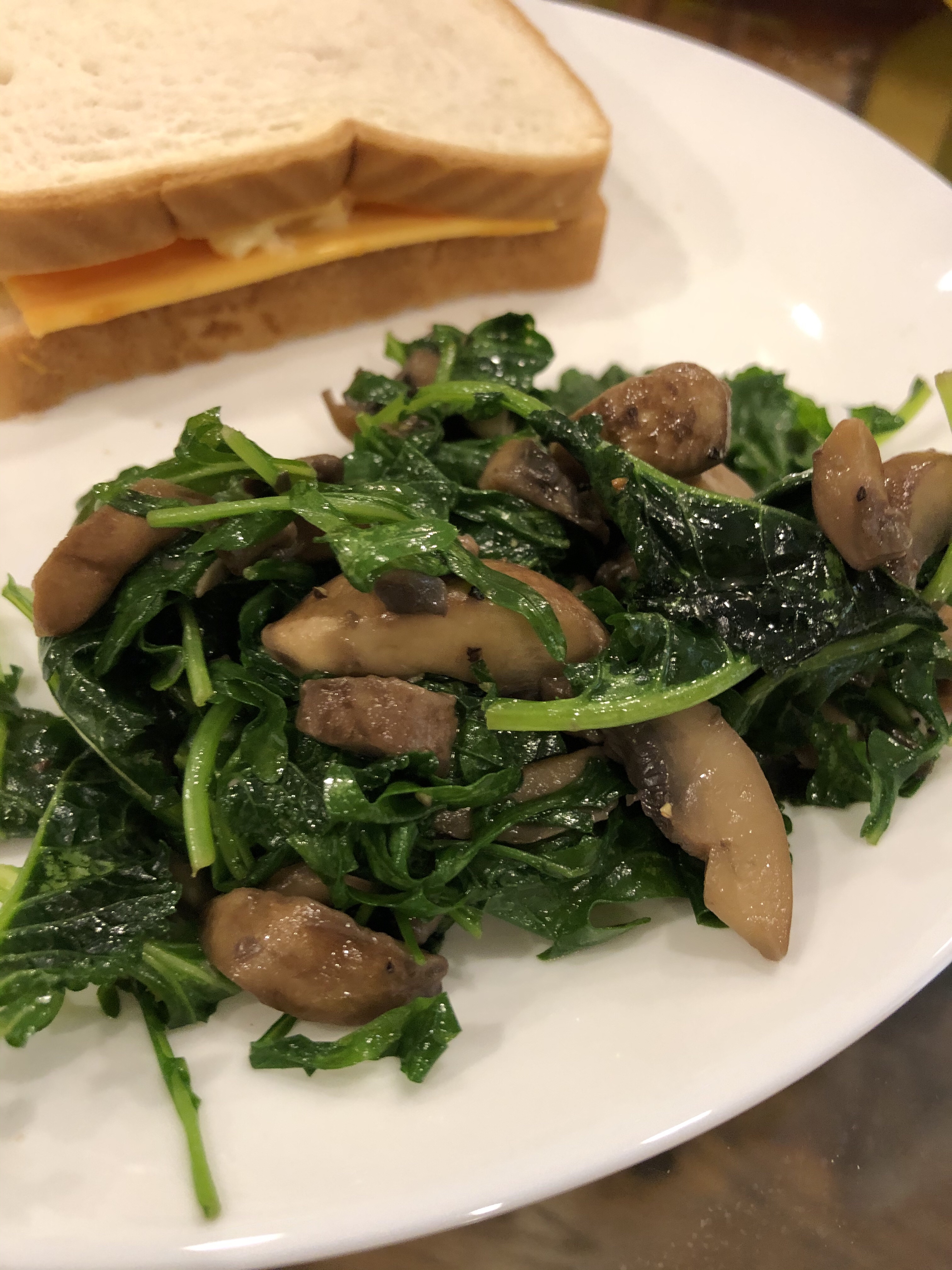 黄油蘑菇与芝麻菜沙拉的做法