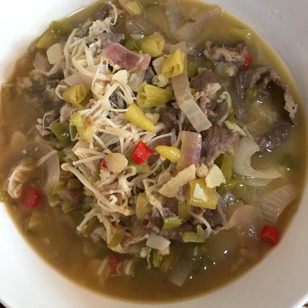 酸汤金针菇肥牛（开胃川菜）