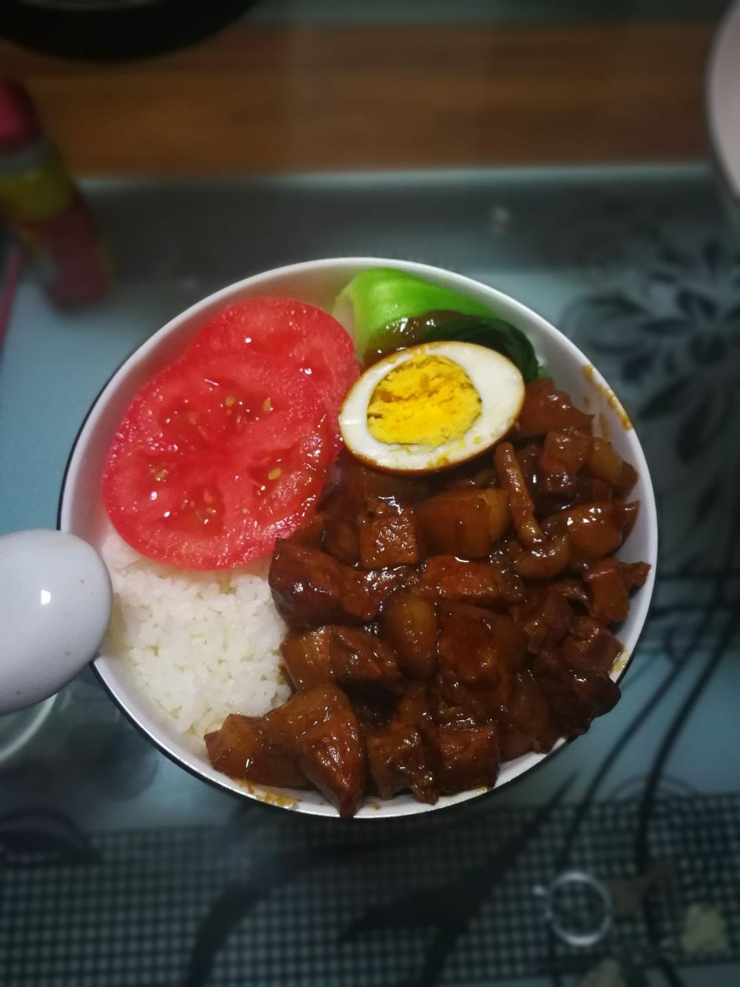 洋葱酥卤肉饭