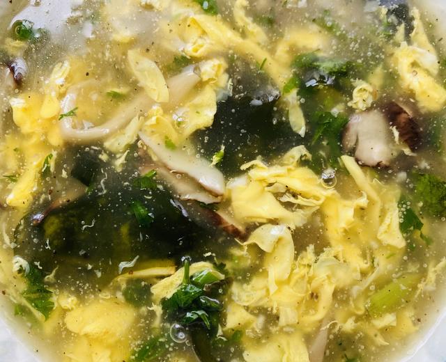 鲜！鲜！鲜的海带苗菌菇鸡蛋汤的做法
