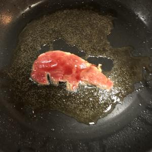 香煎莲藕牛肉片的做法 步骤3
