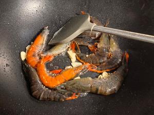 白菜大虾（只需一味调料简单方便）的做法 步骤3
