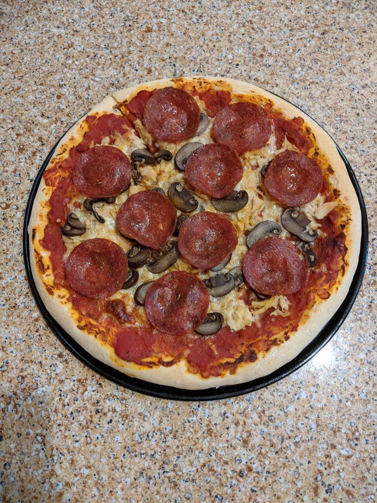 Pepperoni pizza百搭美味披萨面团