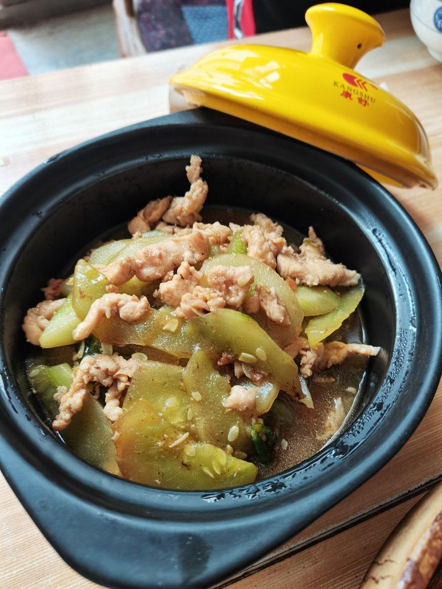 清爽好吃！低脂美味～黄瓜炒鸡胸肉丁