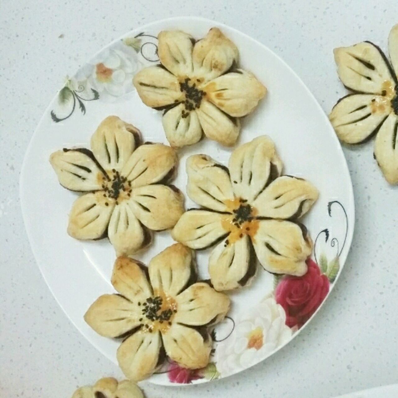 莲花、菊花酥、黄金卷酥（枣泥、豆沙馅）