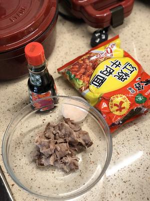 网红番茄肥牛蛋面的做法 步骤5