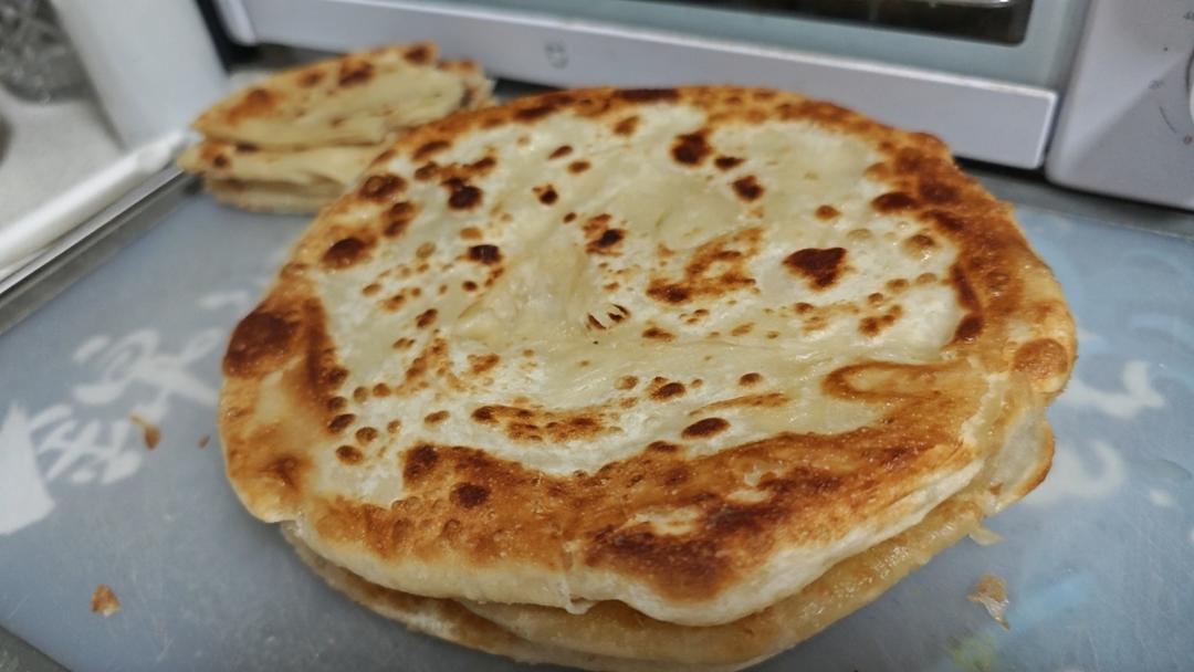 烙饼不硬的小窍门 掌握了你也能看出柔软多层凉了不硬的小油饼