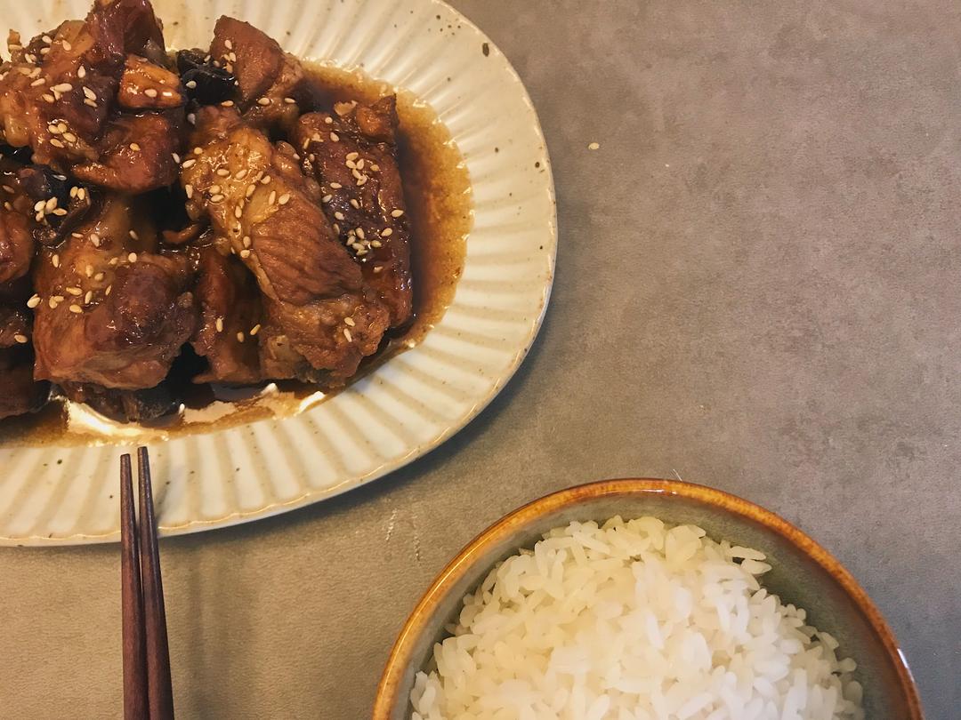 好吃到吮指的糖醋排骨的做法