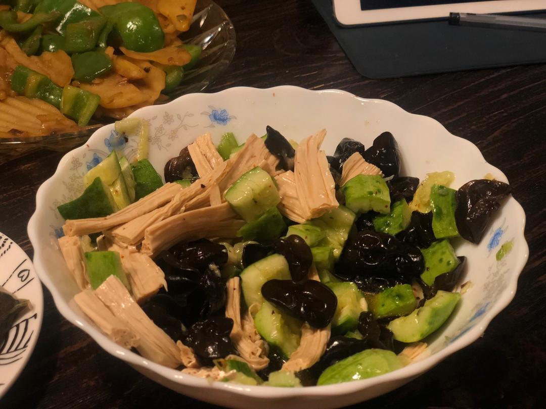 腐竹木耳拌黄瓜