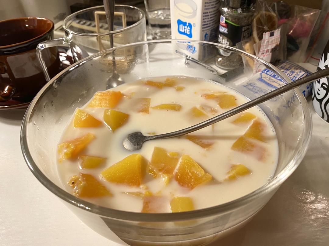 香甜可口的木瓜牛奶蒸