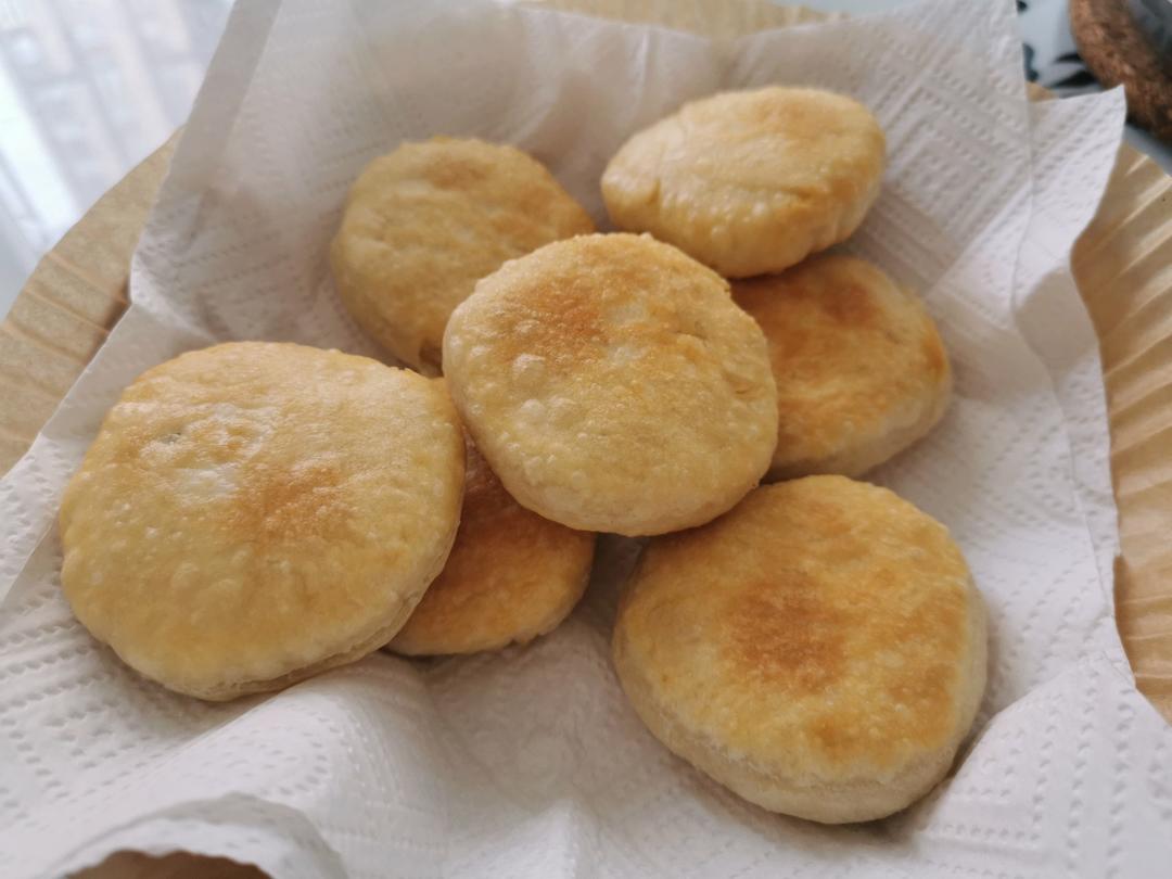 烫面小糖饼 柔软劲道 凉了也不硬 做法简单一看就会 附细节视频详解