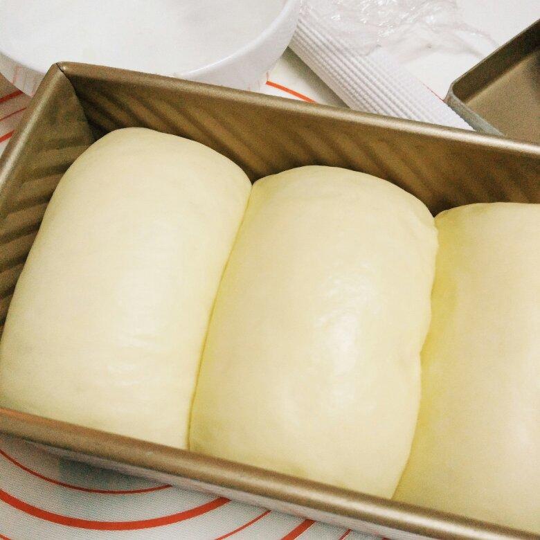 超级爆头王～牛奶蛋黄吐司