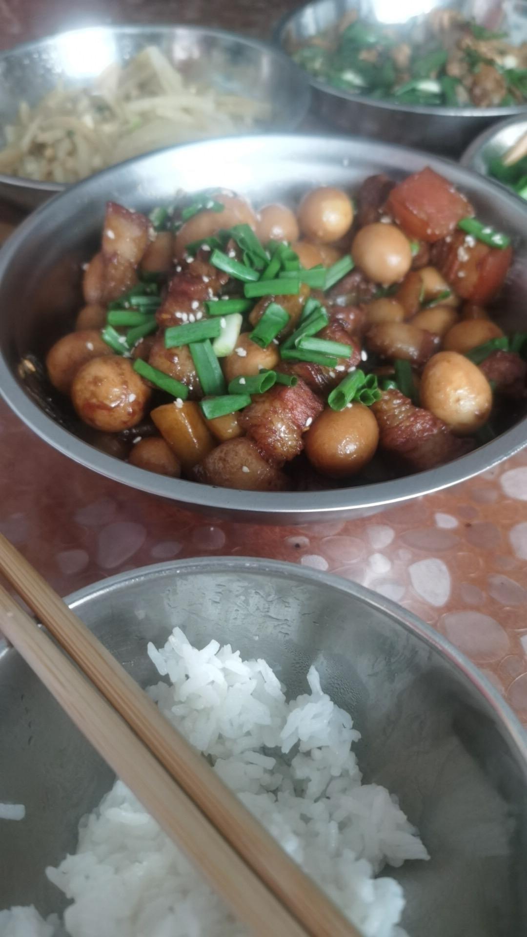 五花肉闷鹌鹑蛋（超入味，吃了你就会爱上）