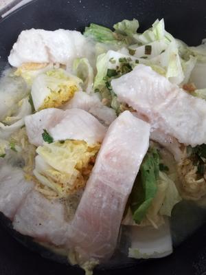巴沙鱼柳炖白菜的做法 步骤2