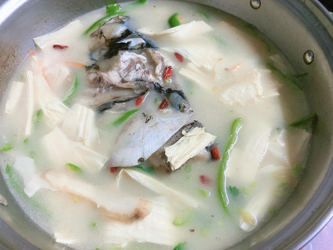 天麻鱼头汤