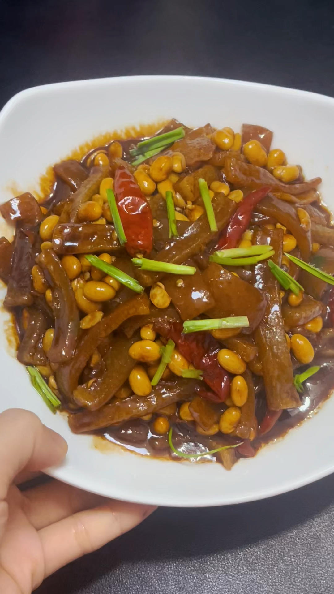 黄豆焖猪皮