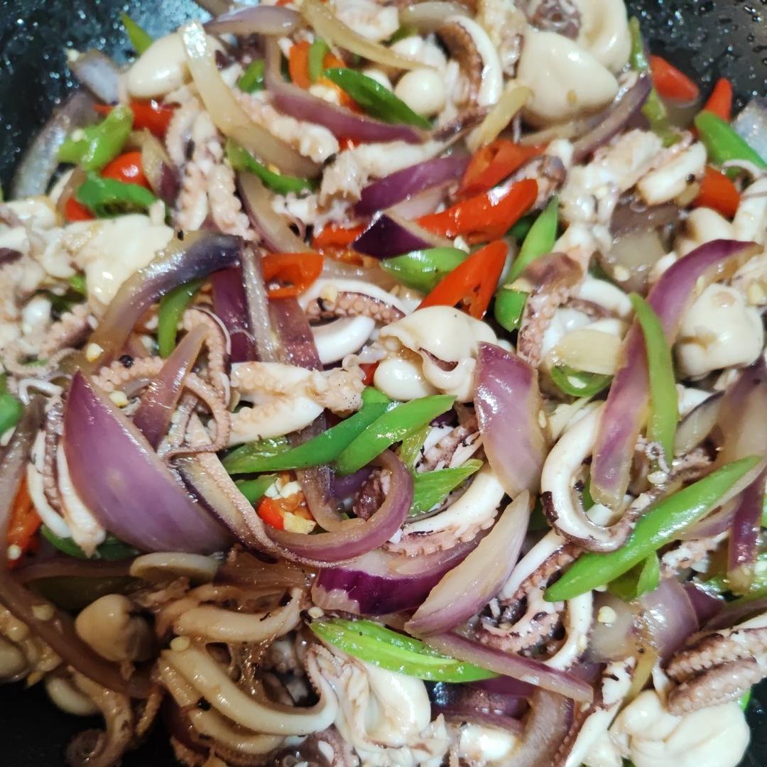 两步搞定脆嫰鲜美的葱爆八爪鱼