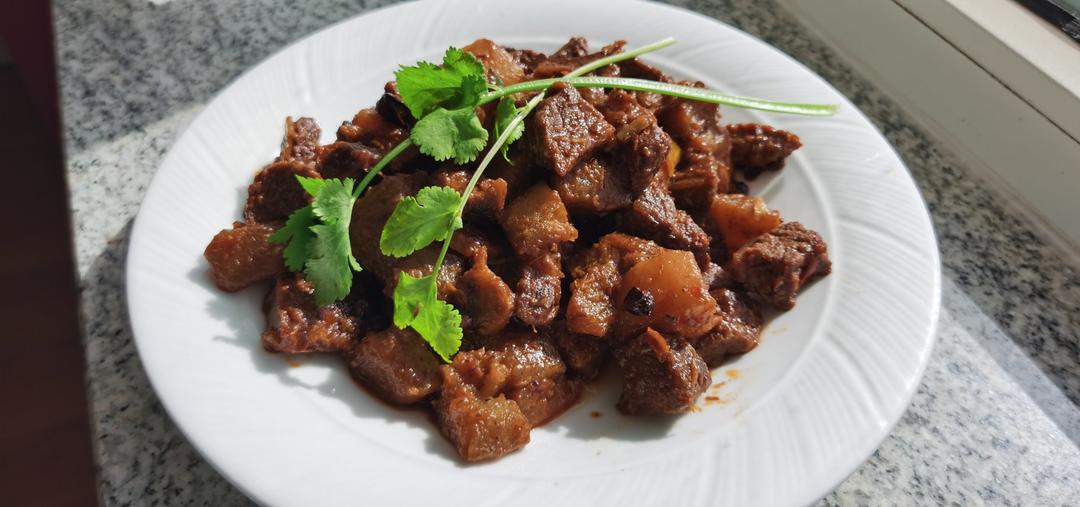 红焖萝卜炖牛肉，软烂入味最下饭菜家常菜之一
