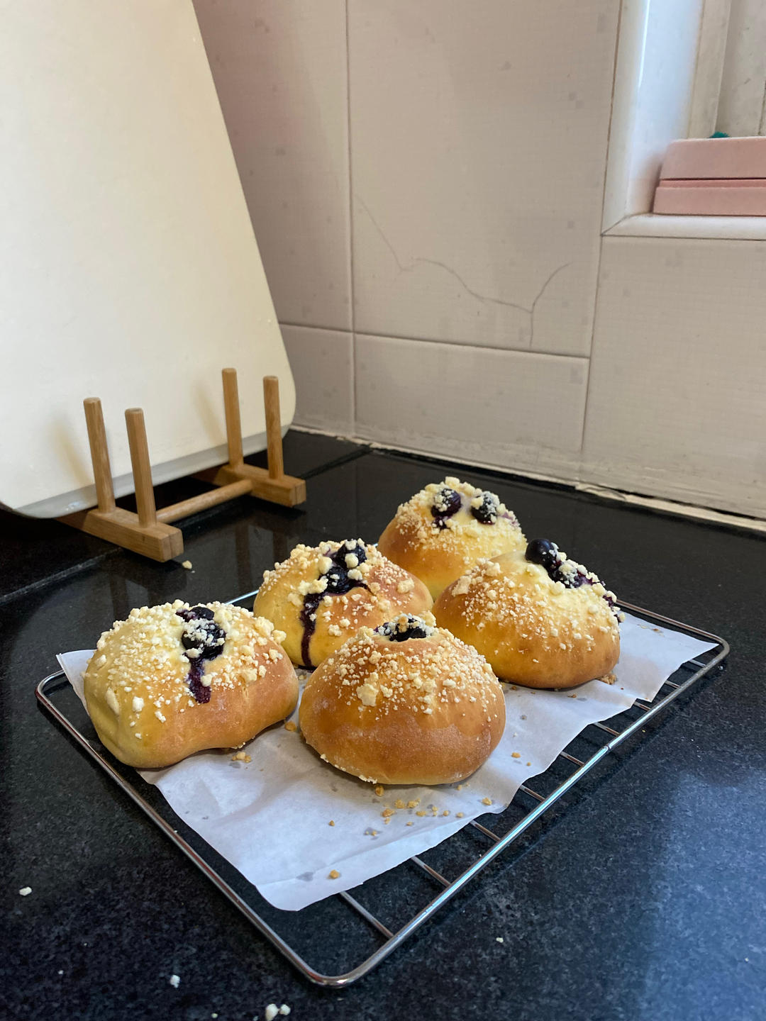 爆浆蓝莓🫐酥粒软面包