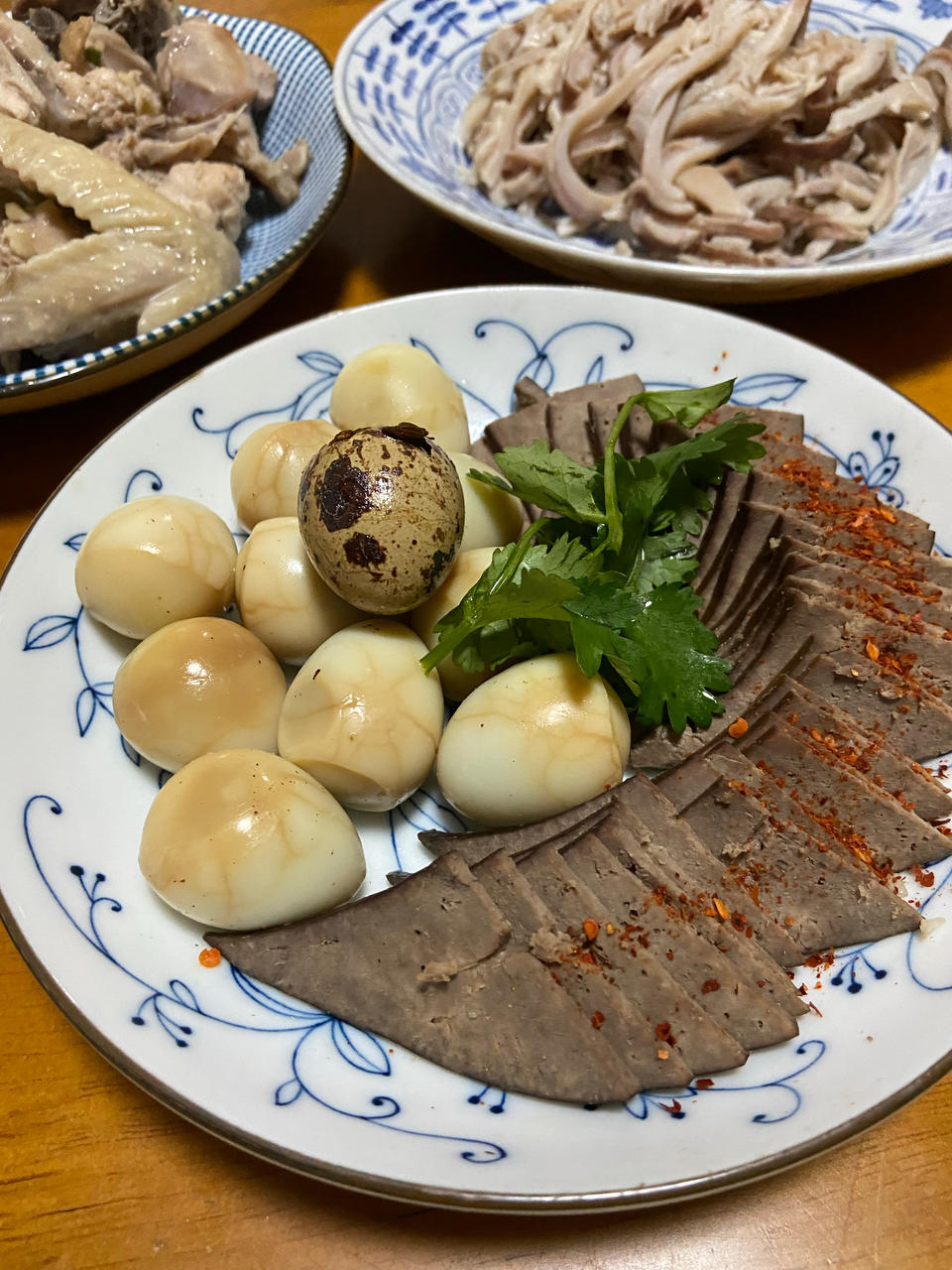 卤百味（卤牛肉，卤鸭爪，卤鸡蛋等）