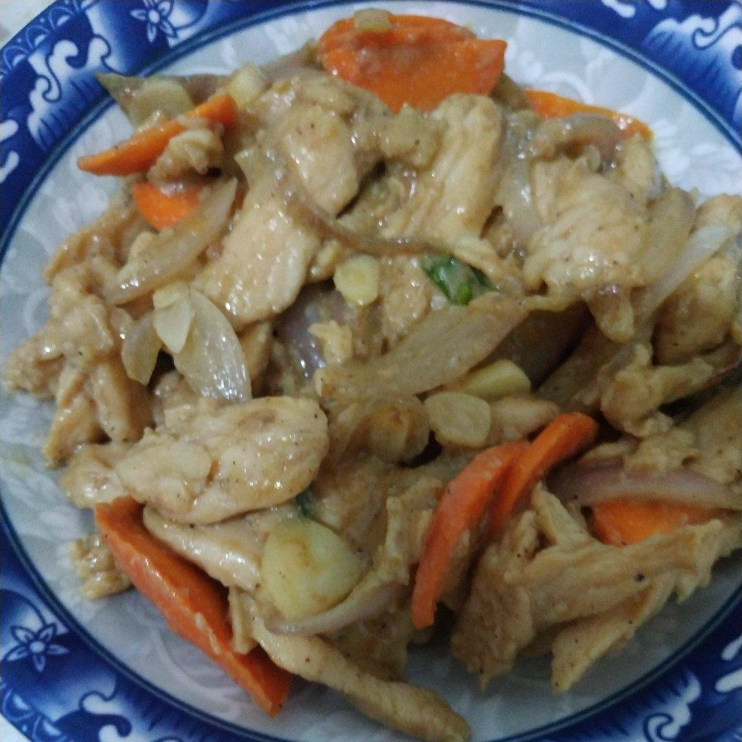 吃鸡胸肉的新花样，加点青椒和洋葱~
