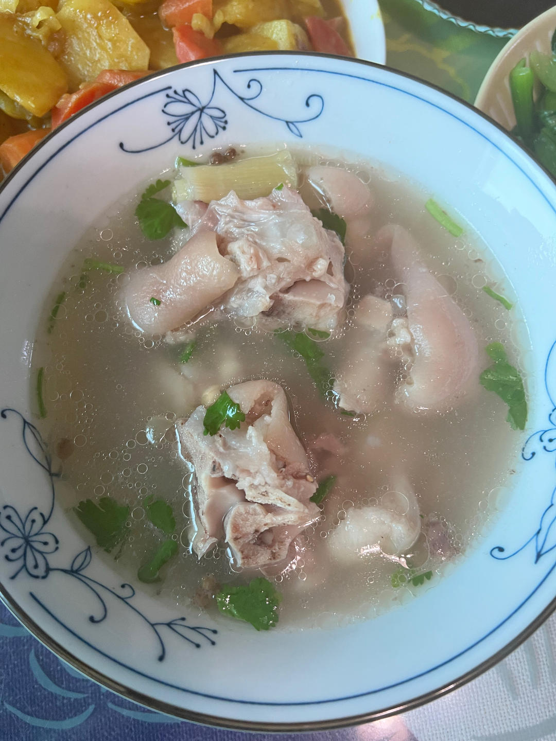 不油不腻不骚的清汤黄豆炖猪蹄猪脚汤