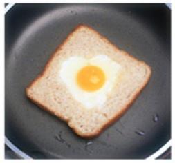 心型面包煎蛋的做法 步骤5