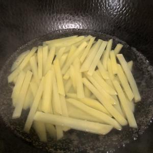酥脆薯条的做法 步骤1