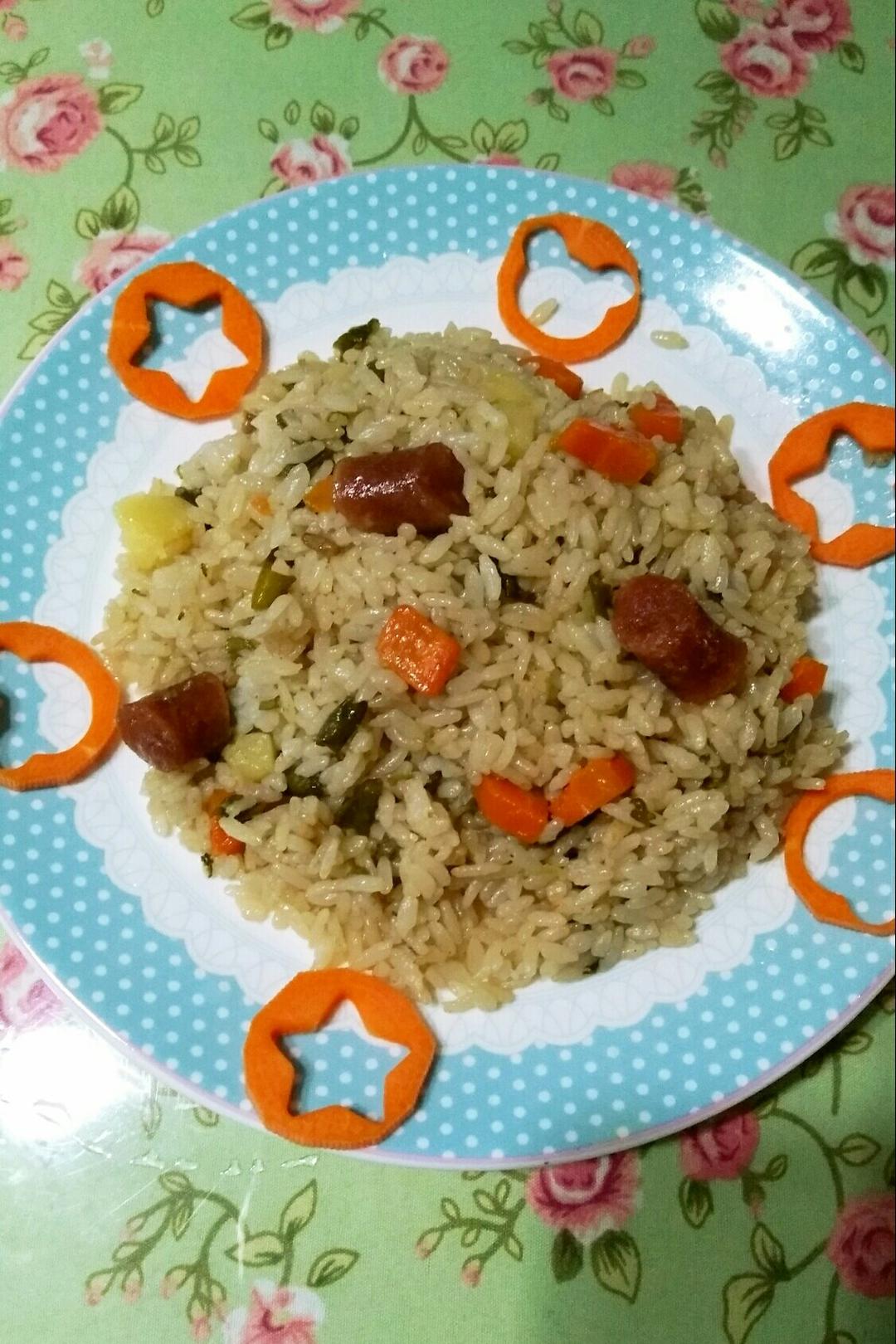 香菇腊肠土豆焖饭