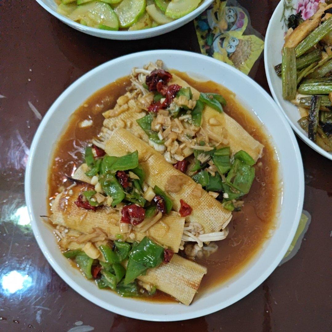 干豆腐卷金针菇