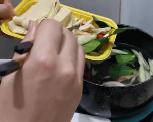 超简单的泰式海鲜冬阴功火锅的做法 步骤7