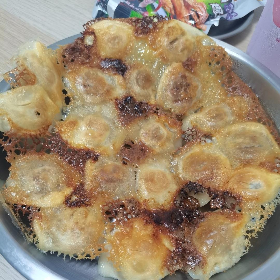 冰箱冷冻水饺做煎饺