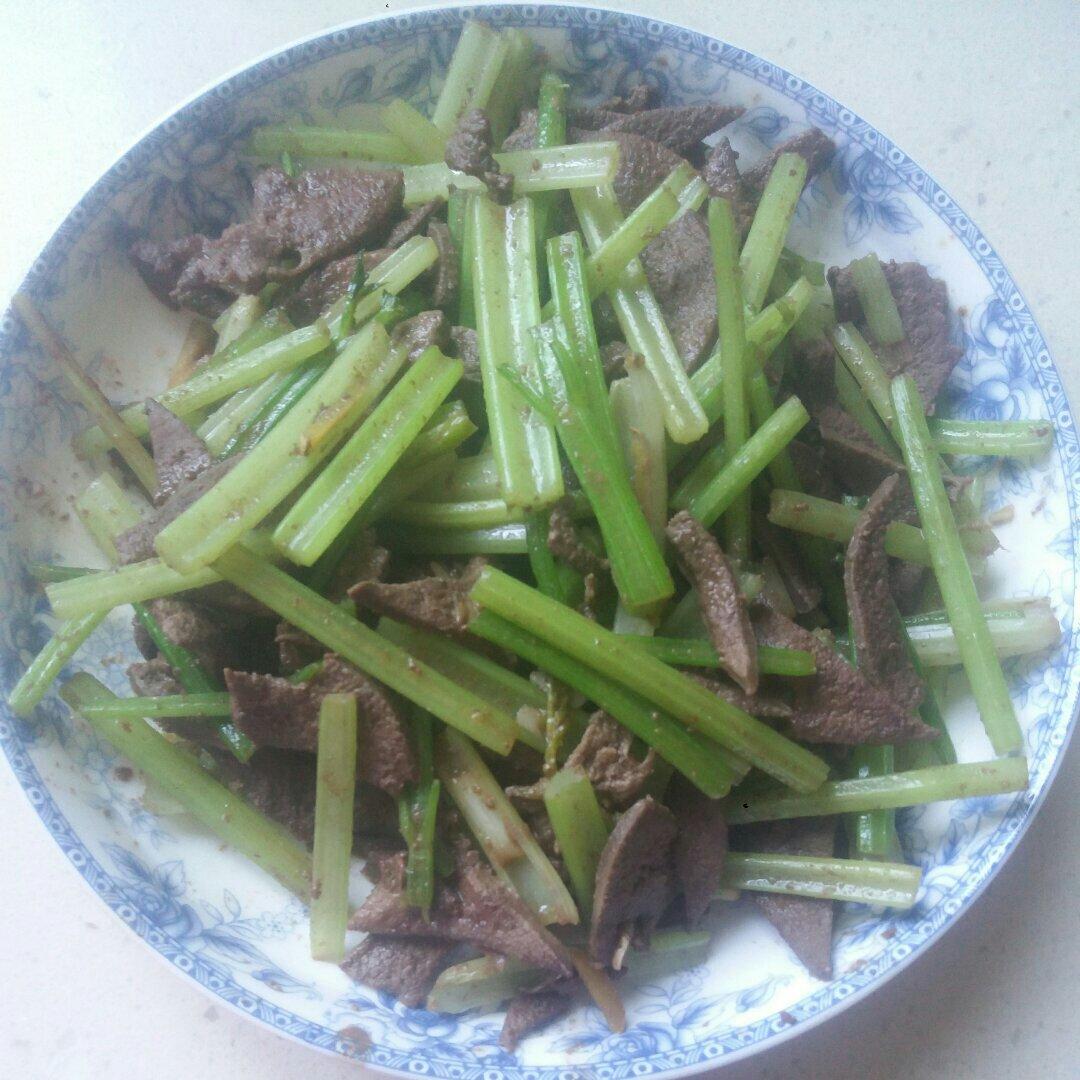 芹菜猪肝