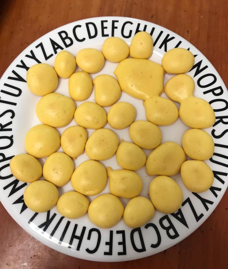 入口即化的无添加蛋黄溶豆