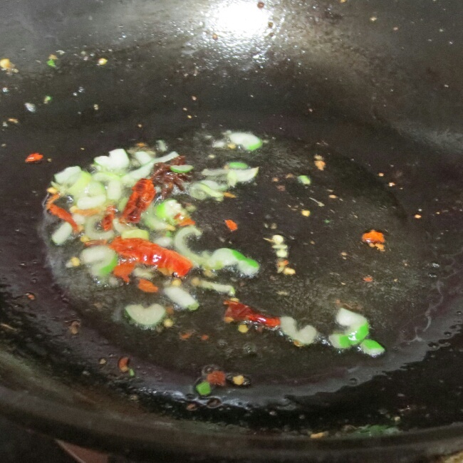 高家的酸辣白菜的做法 步骤2