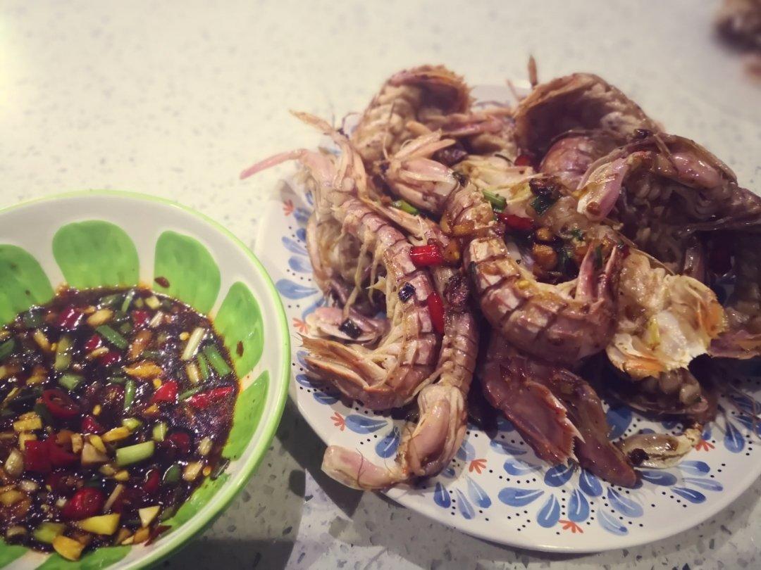 无油炸版的椒盐皮皮虾和巧拨虾壳的方法