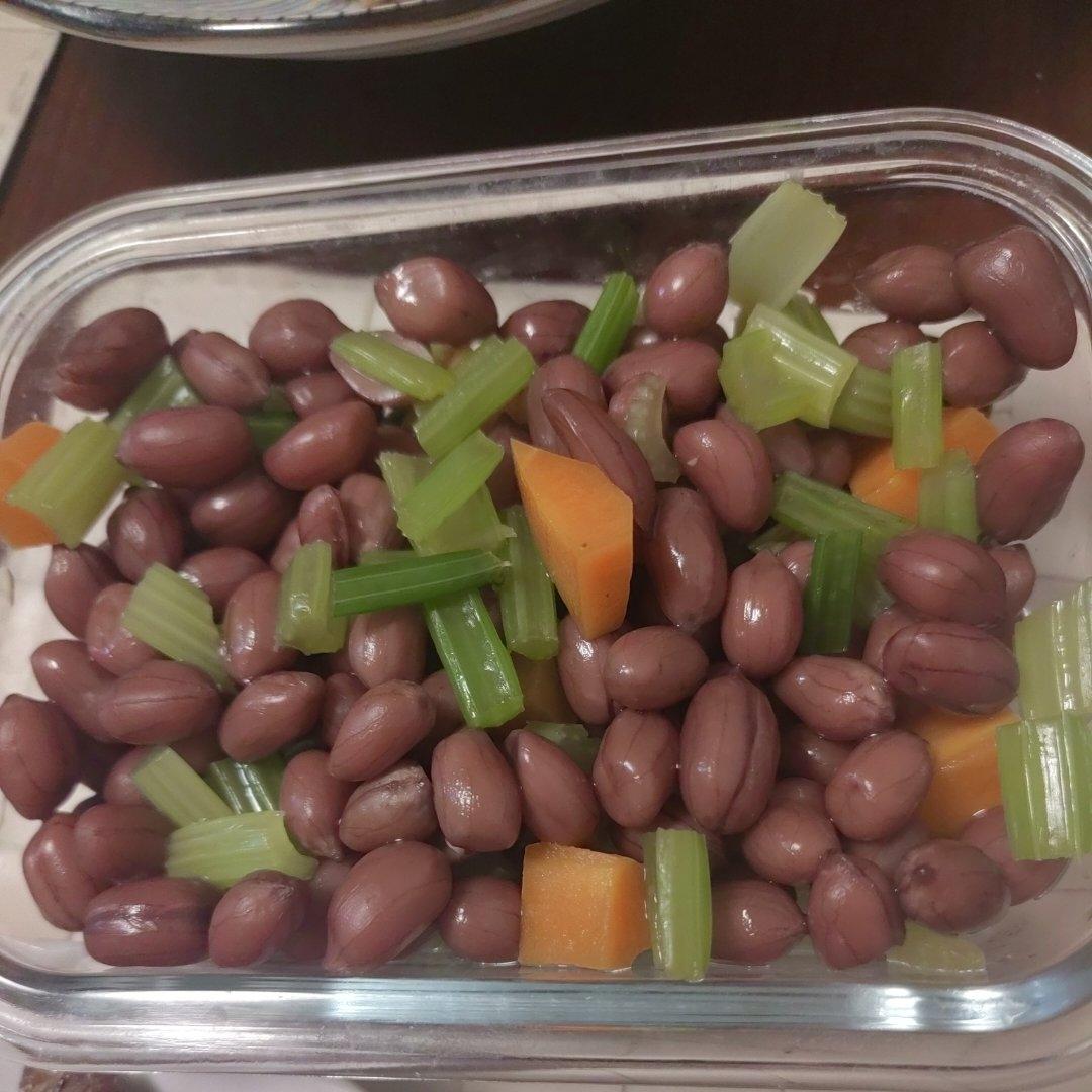 凉拌芹菜花生米胡萝卜