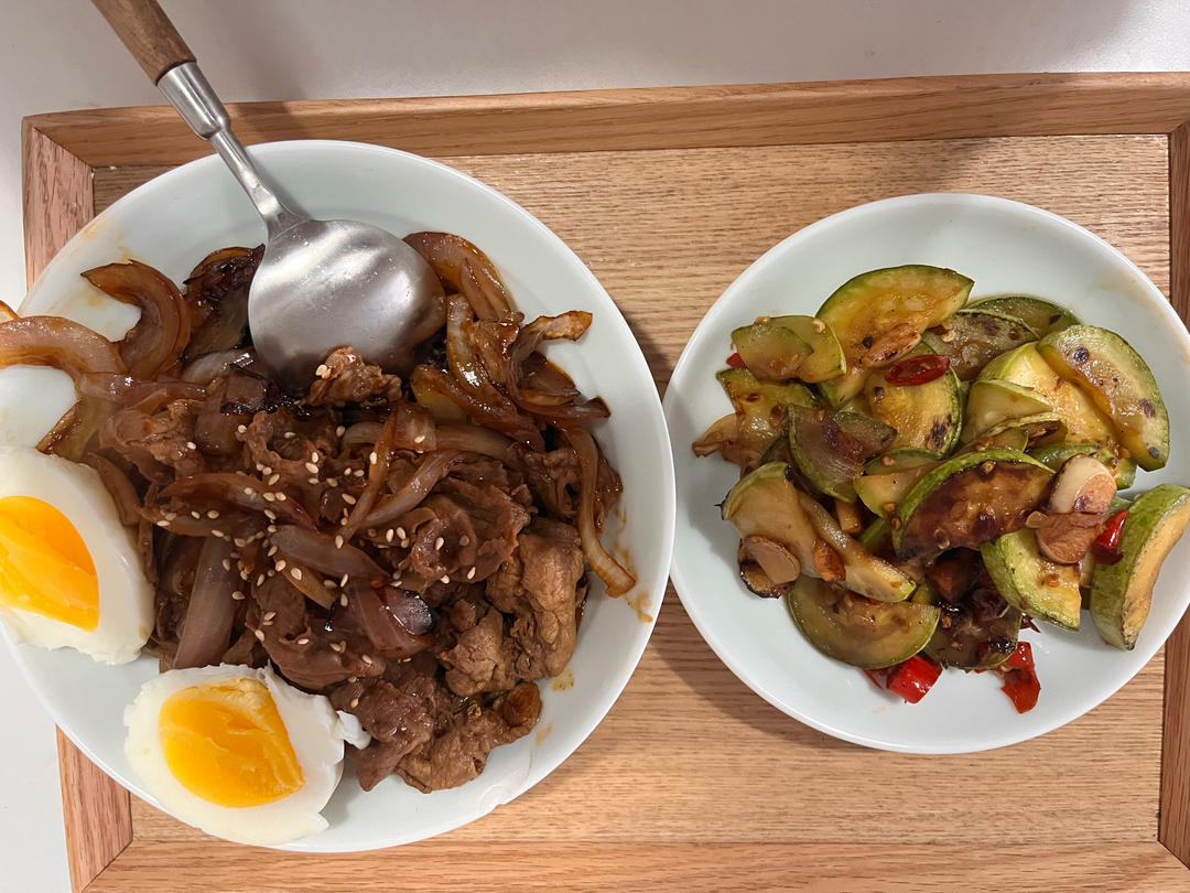 这大概是最接近日料店的照烧肥牛饭了